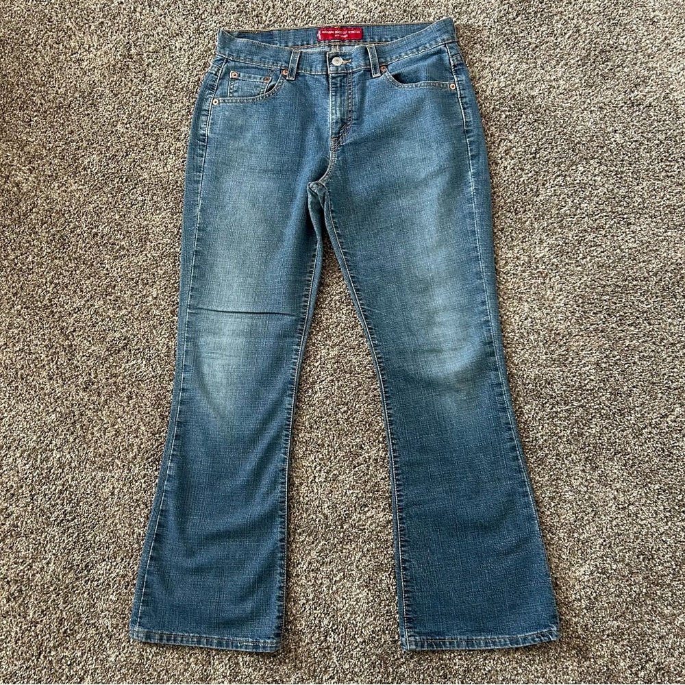 Women’s Levi’s 515 8S Misses. Low Rise, boot cut, thinning / wear in the inseam